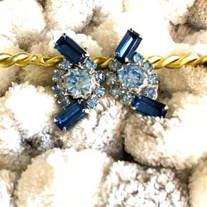 Gorgeous vintage blue clip rhinestone earrings